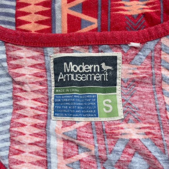 Modern Amusement Patterned Tank Top - Picture 4 of 4